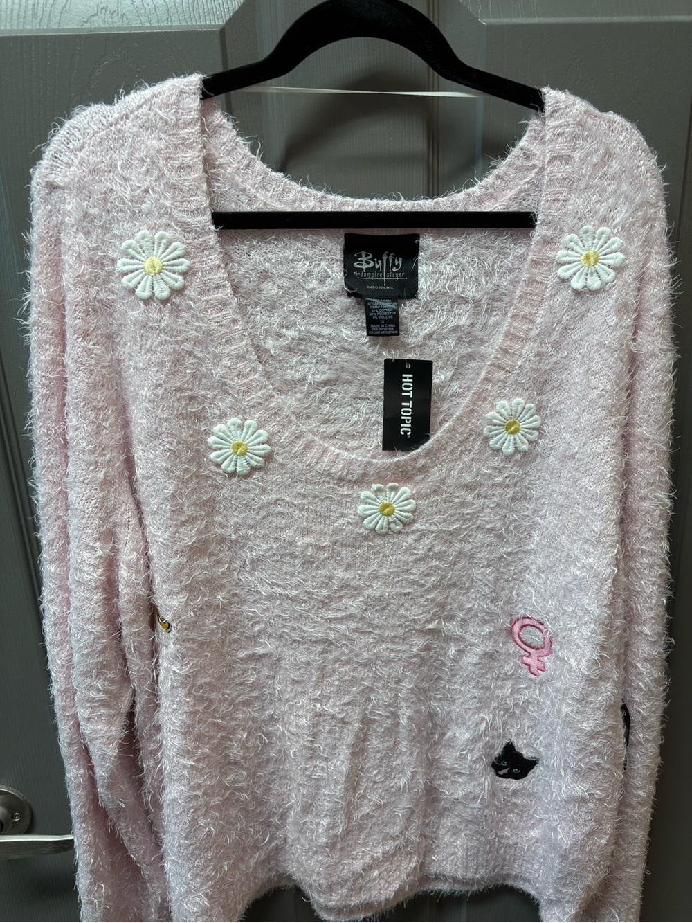 Hot Topic Plus size 5X Buffy the Vampire Slayer Willow sweater pink embroidered